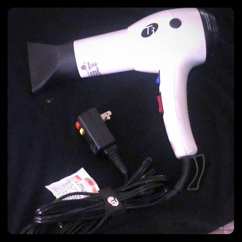 T3 Featherweight Professional Hair Dryer.